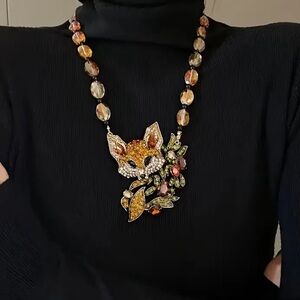 Elegant & Cute Fox Pendant Necklace with Sparkling Rhinestones
